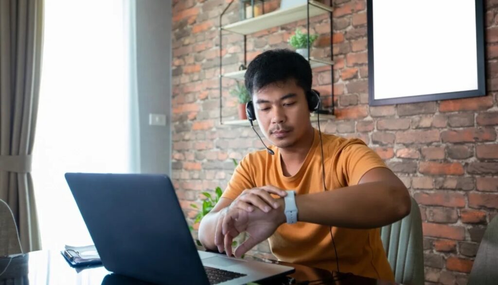 What Is the Difference Between an EOR and Traditional BPO Hiring?